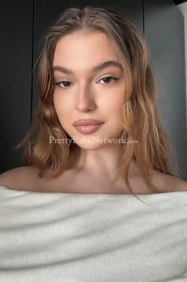 Young Belarusian 18-Year-Old Jennifer Ready for Threesome